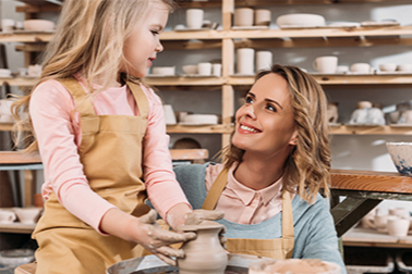 İnegöl Belediyesinden çocuklara özel çömlek atölyesi