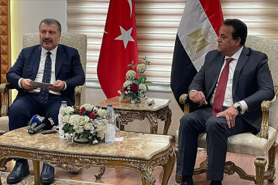 Bakan Koca, Gazze'ye yönelik sağlık yardımları için Mısır'da