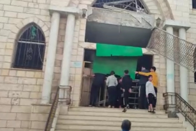 İsrail, Gazze’de Büyük Cami’yi vurdu