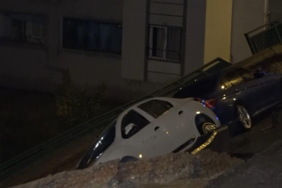 Bursa'da istinat duvarı çöktü, 4 araç hasar gördü