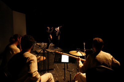 Tiyatro sahnesinde bir ilk