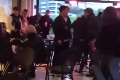 İsrail’i protesto eden grup ile müşteriler birbirine girdi