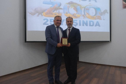 Başkan Aktaş'tan Özhan'a plaket