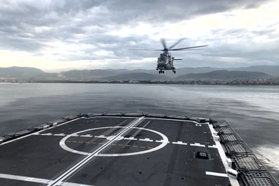 TCG Salihreis'te gemiye iniş kalkış eğitimleri