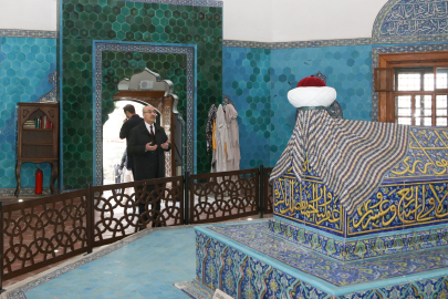 Vali Demirtaş, Yeşil Türbe’yi ziyaret etti