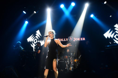 İrem Derici, Bursalıları doyasıya eğlendirdi