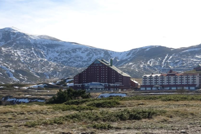 Uludağ'da kar yağışı yerini güneşli ve rüzgarlı havaya bıraktı