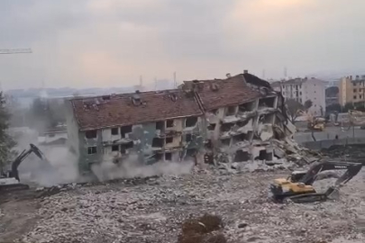 Bursa'da 4 katlı bina saniyeler içerisinde yerle bir oldu