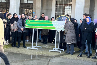 Feci şekilde can veren Özlem Akman toprağa verildi