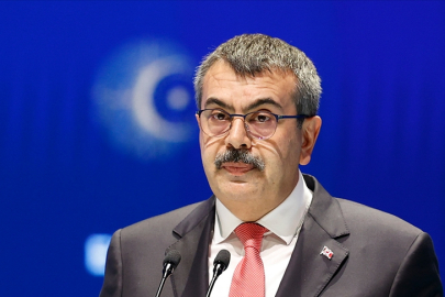 Bakan Tekin, Bakü'de şehitlikleri ziyaret etti