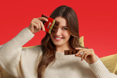 Afra Saraçoğlu, reklam yüzü oldu