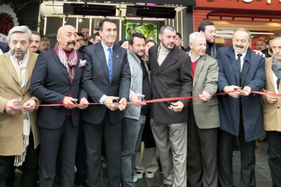 Lezzetiyle Meşhur Bizim Ora Kokoreç, Downtown’da açıldı!