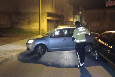 Ters yönde seyreden alkollü sürücü, polise yakalandı