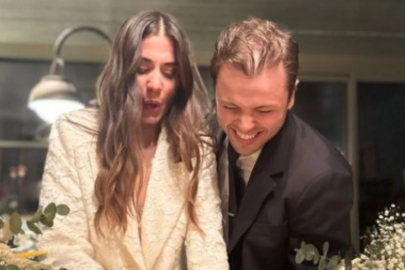 Tolga Sarıtaş ile Zeynep Mayruk nişanlandı