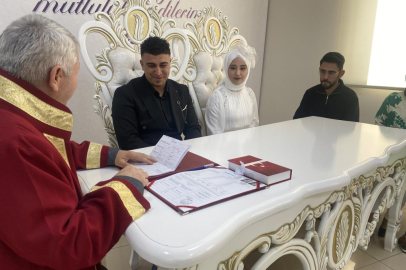 Şans eseri 29 Şubat'ta nikah masasına oturdular