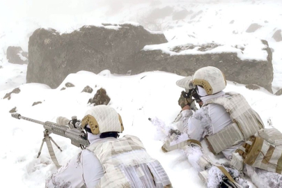 Azerbaycan Özel Kuvvetleri'nden zorlu kış şartlarında tatbikat