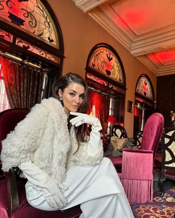 AYNI NOKTADA BULUŞMAK ÇOK GÜZEL