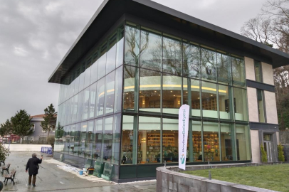 Dünya'nın ilk yalı kütüphanesi Türkiye'de hizmete açıldı