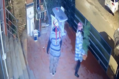 Bursa'da sandalye ve çiçek hırsızlığı kamerada