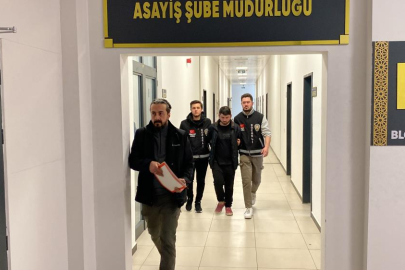 Abisini boğazını keserek öldürdü