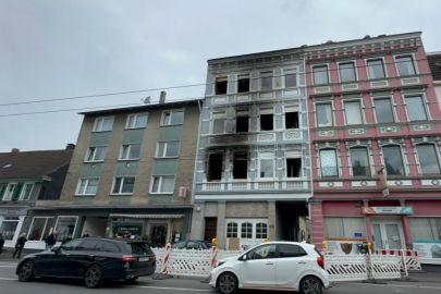 Türklerin yaşadığı bina kundaklandı: 2’si çocuk 4 ölü, 9 yaralı