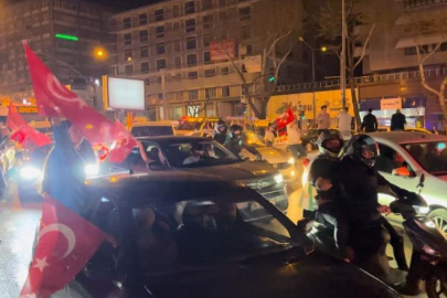 Bursa'da CHP'liler kutlamalara başladı