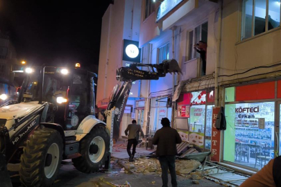 Çöken CHP balkonundan düşen ilçe başkan yardımcısı öldü