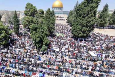 Ramazan ayının son cumasında Mescid-i Aksa'ya akın ettiler