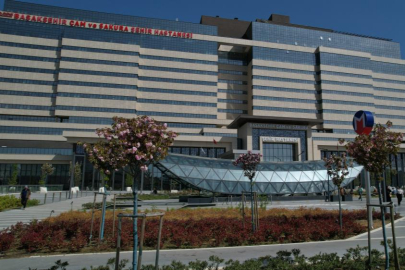 Başakşehir Şehir Hastanesi’nin sakuraları çiçek açtı