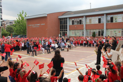 ÜÇGE, hem 23 Nisan’ı kutladı hem de öğretmen Mehmet Aras’ı andı