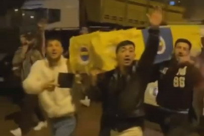 Bursa'da Galatasaray taraftarları Fenerbahçe tabutu taşıdı