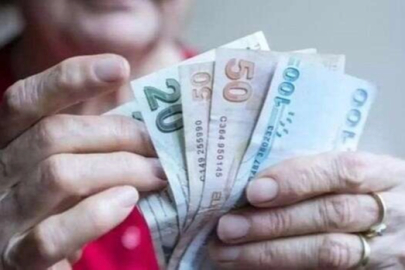 Emeklinin zam farkı hesaplara yatırılıyor!