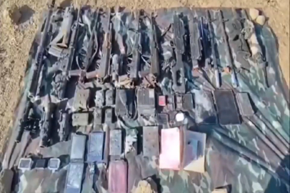 Teröristlere ait çok sayıda silah ve malzeme ele geçirildi