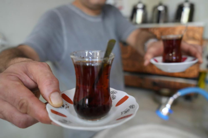 Çay soğuk suyla mı yoksa sıcak suyla mı demlenir?