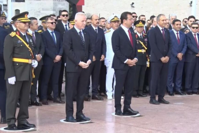 Cumhuriyet Anıtı’na çelenk bırakıldı