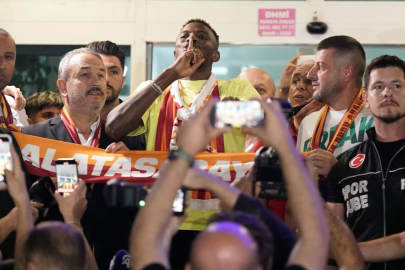 Galatasaray'ın yeni transferi Victor Osimhen, İstanbul'a geldi