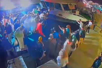 Anne ve çocuğu tur teknesinden denize düştü