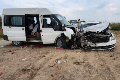 Bursa'da işçileri taşıyan araç ile otomobil çarpıştı: 8 yaralı