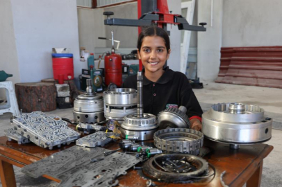 13 yaşındaki Nehir usta, yılların ustalarına taş çıkarıyor