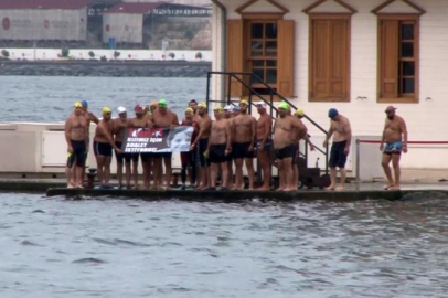 Katledilen Narin için Üsküdar'dan Kız Kulesi'ne yüzdüler
