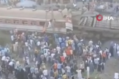 Yolcu trenleri çarpıştı: 2 ölü, 29 yaralı