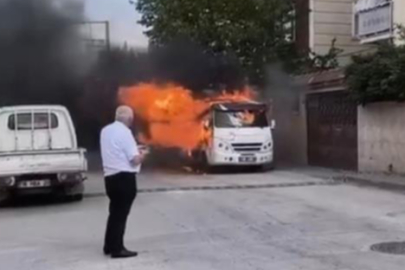 Bursa'da park halindeki minibüs alev alev yandı