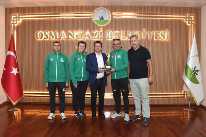 Şampiyon atletlerden Başkan Aydın’a ziyaret