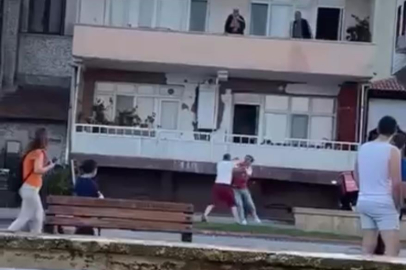 Bursa'da kavga: Balkondan eline ne geldiyse aşağıya attı