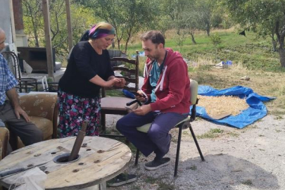 Bursa'da hastasının ayağına giden doktor yüz güldürüyor