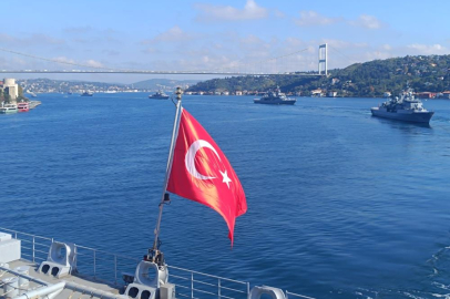 TCG Anadolu ile birlikte 15 savaş gemisi İstanbul Boğazı’nı geçti