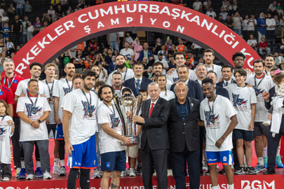 Cumhurbaşkanı Recep Tayyip Erdoğan, A. Efes’e kupasını takdim etti