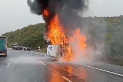 Bursa'da arıza yapan yolcu otobüsü alev alev yandı