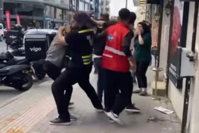 Bursa'da kuryelerin sopalı kavgası kamerada