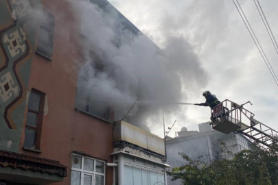 Yangında mahsur kalanları komşuları kurtardı